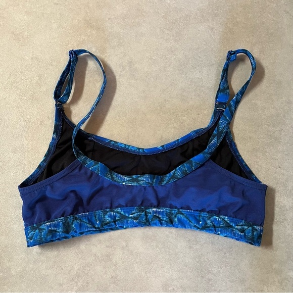 LOLE Blue Sports Bra with Removable Pads. Size 10. ACTIVE. GYM. WORKOUT - Picture 3 of 3